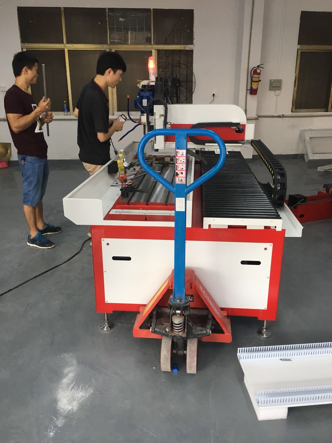 數控自動鉆孔機出貨山東！